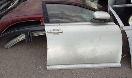 Дверь передняя правая Toyota Avensis II 2005