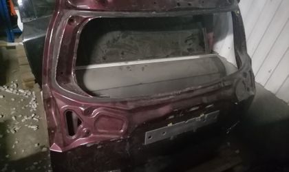 Крышка багажника Toyota RAV4 IV (CA40)