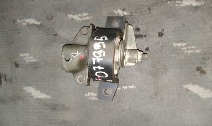 Подушка двигателя правая Nissan Bluebird Sylphy...