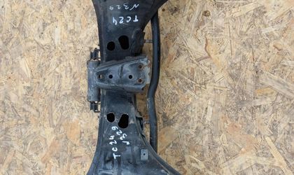 329 балка (подрамник) на NISSAN SERENA TC24