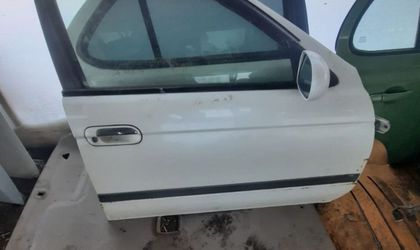 Зеркало боковое правое Nissan Sunny, B15