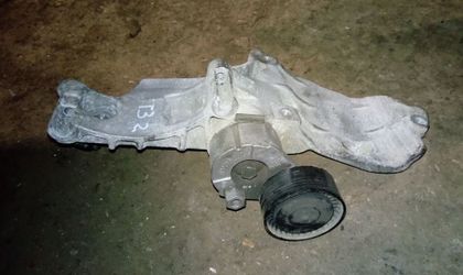 Натяжитель обводного ремня K9K 1.5 diesel