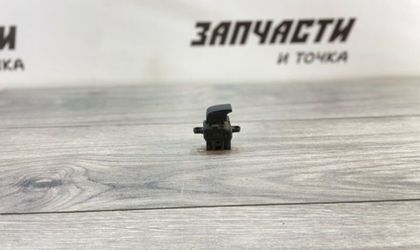 Кнопка стеклоподъемника задняя правая Mazda Axela