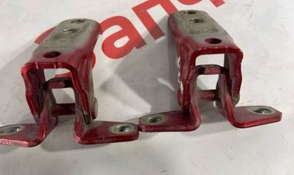 Петля двери передняя левая Mitsubishi Lancer седан