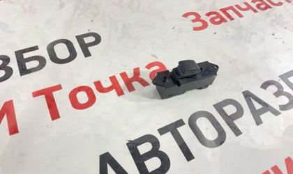 Кнопка стеклоподъемника задняя правая Mitsubishi
