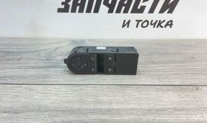 Блок управления стеклоподъемниками передний левый
