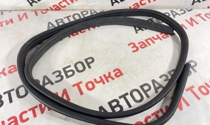 Уплотнительная резинка боковой двери передняя