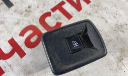 Кнопка стеклоподъемника правая Renault Logan седан