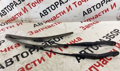 Поводок стеклоочистителя передний Renault Logan