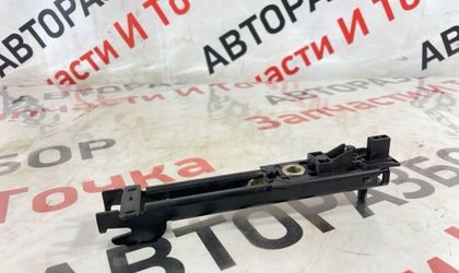 Механизм регулировки ремня безопасности левый Ford