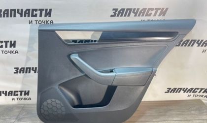 Обшивка боковой двери задняя правая Skoda Rapid 2