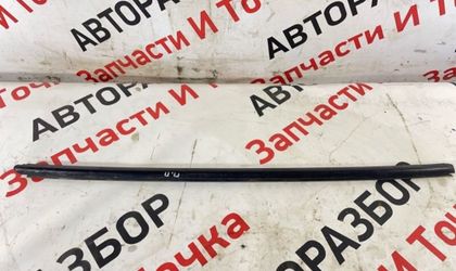 Молдинг стекла передний правый Renault Logan седан