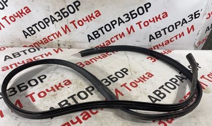 Уплотнительная резинка боковой двери передняя