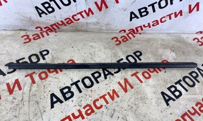 Уплотнитель стекла двери задний левый Opel Astra H