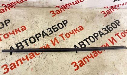 Уплотнитель стекла двери передний правый Opel