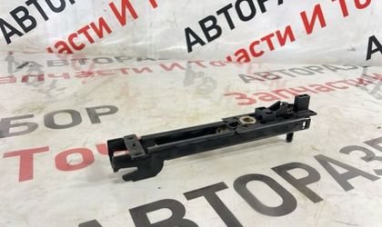Механизм регулировки ремня безопасности правый