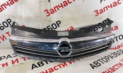 Решетка радиатора Opel Astra H хетчбек Z18XER 2008
