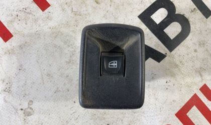 Кнопка стеклоподъемника задняя правая Renault