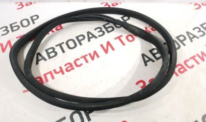 Уплотнительная резинка боковой двери передняя