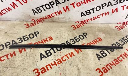 Уплотнитель стекла двери задний левый Opel Astra H