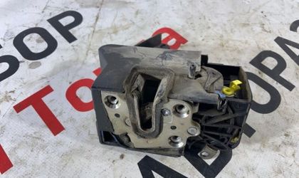 Замок боковой двери задний левый Renault Logan