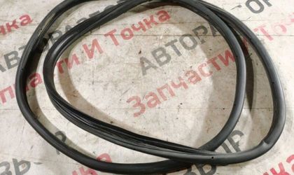 Уплотнительная резинка боковой двери передняя