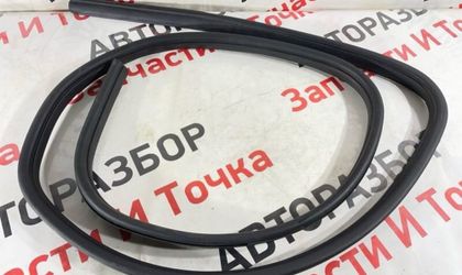 Уплотнительная резинка боковой двери передняя