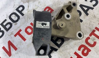Подушка двигателя левая Renault Logan седан 1.6