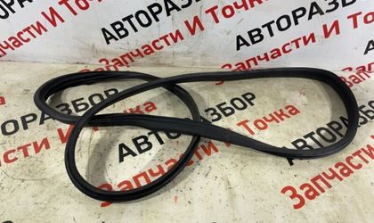 Уплотнительная резинка боковой двери задняя правая