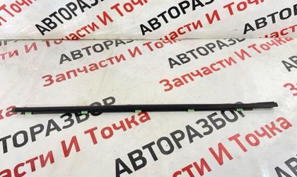 Уплотнитель стекла двери передний левый Kia