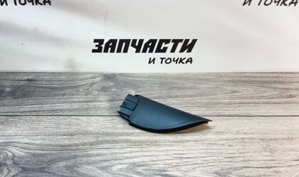Накладка крепления зеркала передняя левая