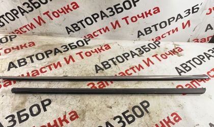 Уплотнитель стекла двери задний правый Geely
