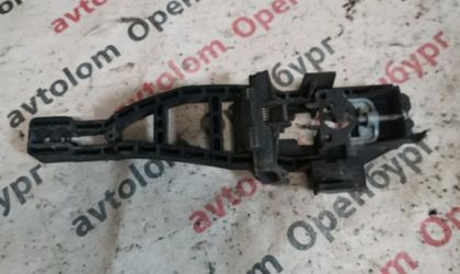 Кронштейн ручки двери правый Ford Focus 2