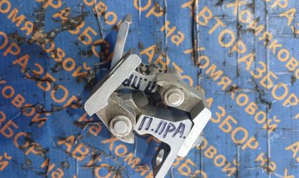 Петли двери передней правой Volkswagen Polo V