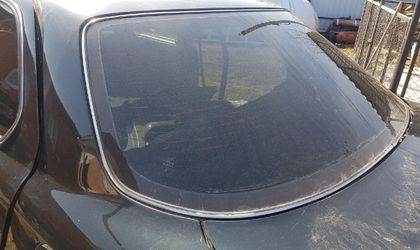 Стекло заднее Lexus LS I