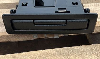 Подстаканник задний Lexus LX 570 