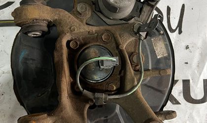 Поворотный кулак левый Toyota RAV4 A40