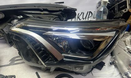 Фара левая Toyota RAV4 A40 