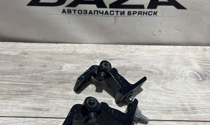 Петли правые двери Volkswagen Touareg III (201...