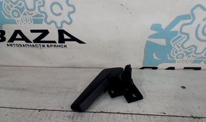 Ручка открывания капота Skoda Rapid I рестайли...