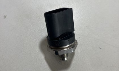 Клапан давления топлива Volkswagen Jetta VI (2...