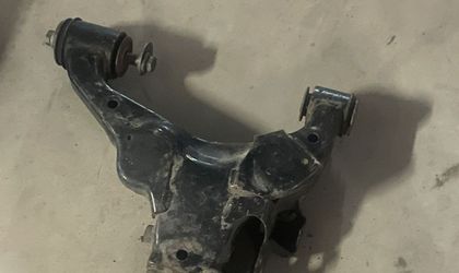 Рычаг передний правый нижний Toyota Land Cruiser