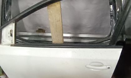 Дверь передняя левая Volkswagen Polo Седан 09- 