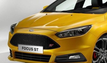 Усилитель бампера передний Ford Focus 3 ST USA