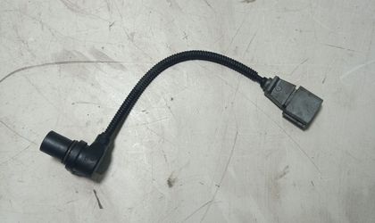 Датчик положения коленвала Volkswagen Passat B6