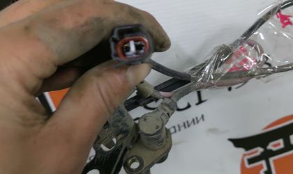 Датчик ABS передний правый Toyota Premio AZT240