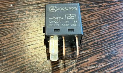 Реле Mercedes A0025429219