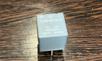 Реле Mercedes 120003041 A0009822923