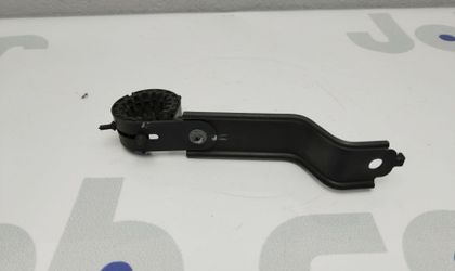Крепление трубки кондиционера Toyota Avensis AZT250 1AZ-FSE
