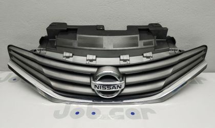 Решетка радиатора Nissan Note E12 HR12DDR 2013